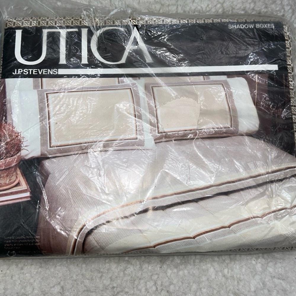 Utica 1980 J.P. Stevens Queen flat sheet shadow boxes brown shades USA New